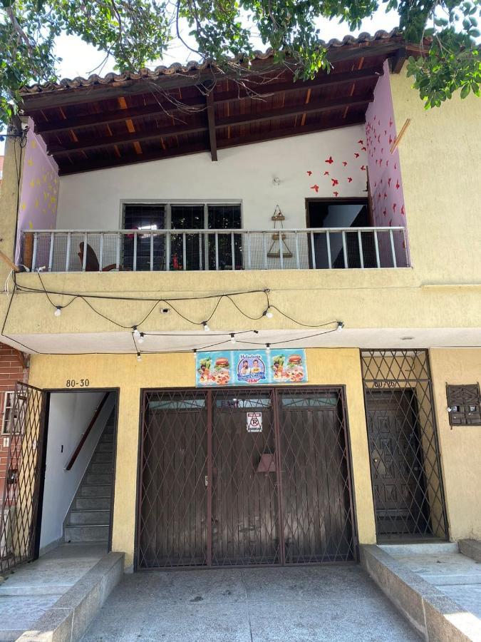 Hostel Urban City 메딜린 외부 사진
