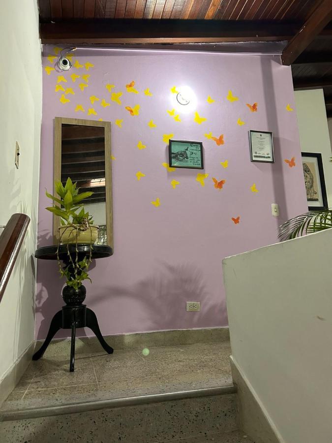 Hostel Urban City 메딜린 외부 사진