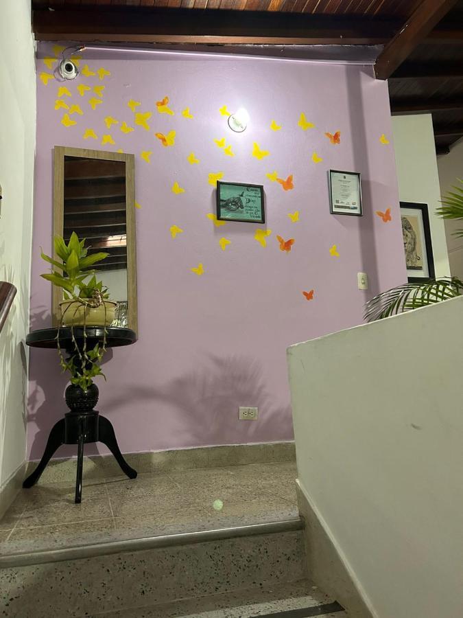 Hostel Urban City 메딜린 외부 사진