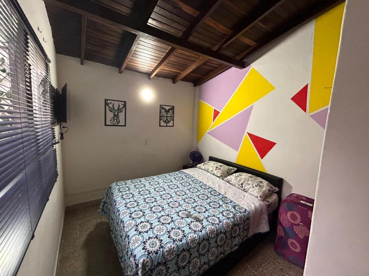 Hostel Urban City 메딜린 외부 사진