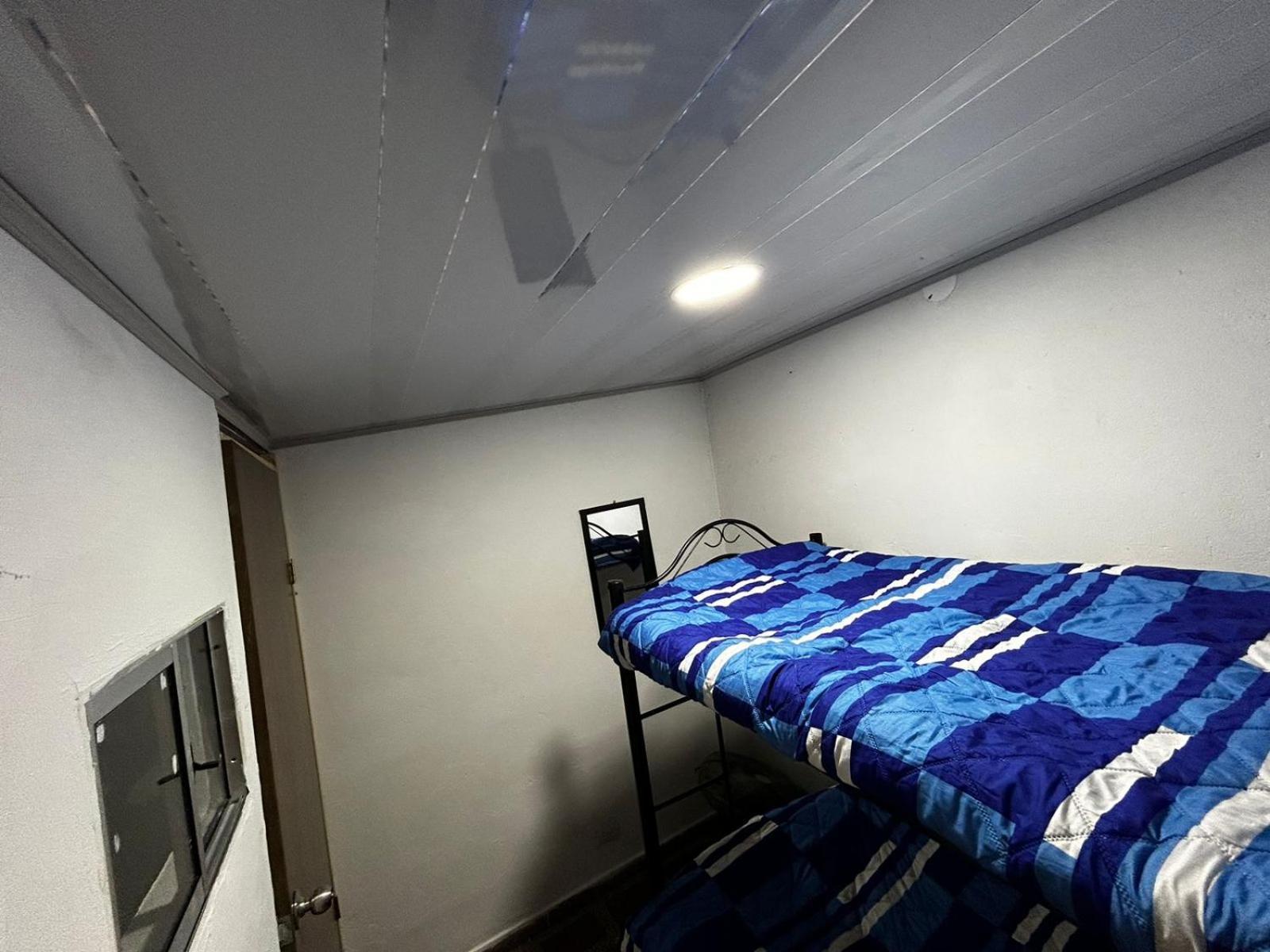 Hostel Urban City 메딜린 외부 사진