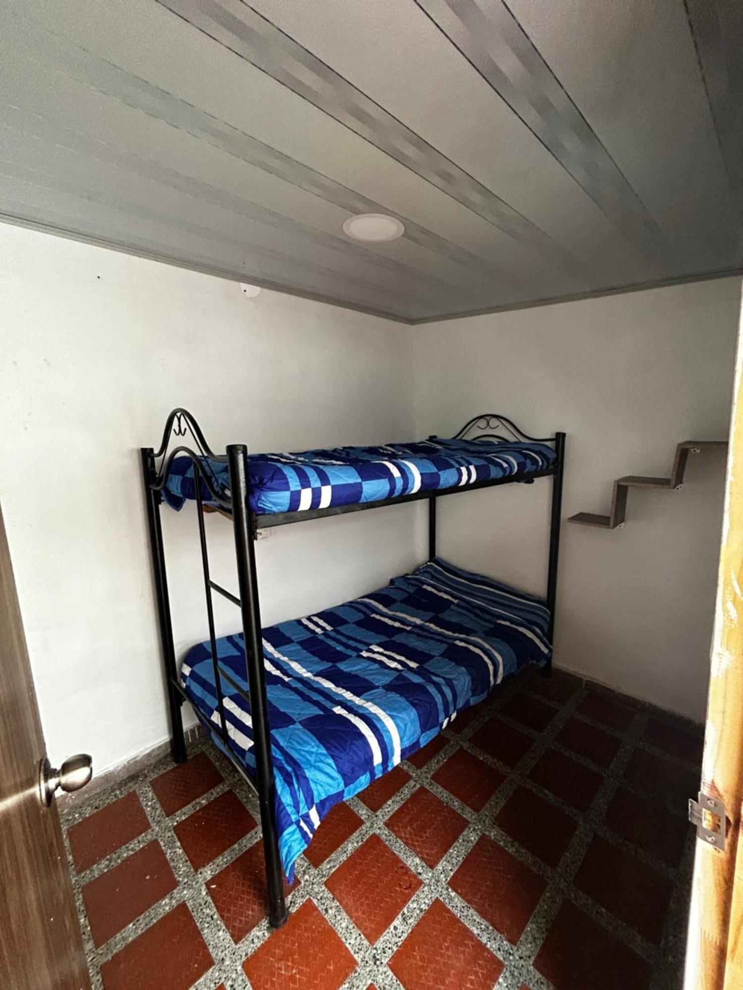 Hostel Urban City 메딜린 외부 사진