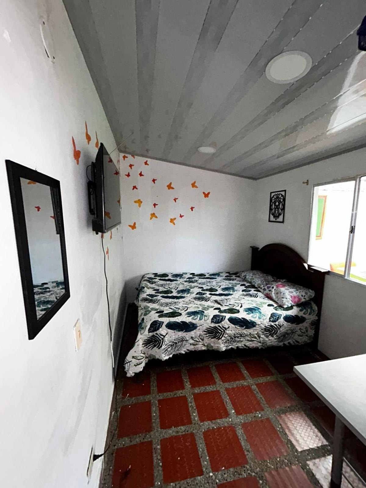 Hostel Urban City 메딜린 외부 사진