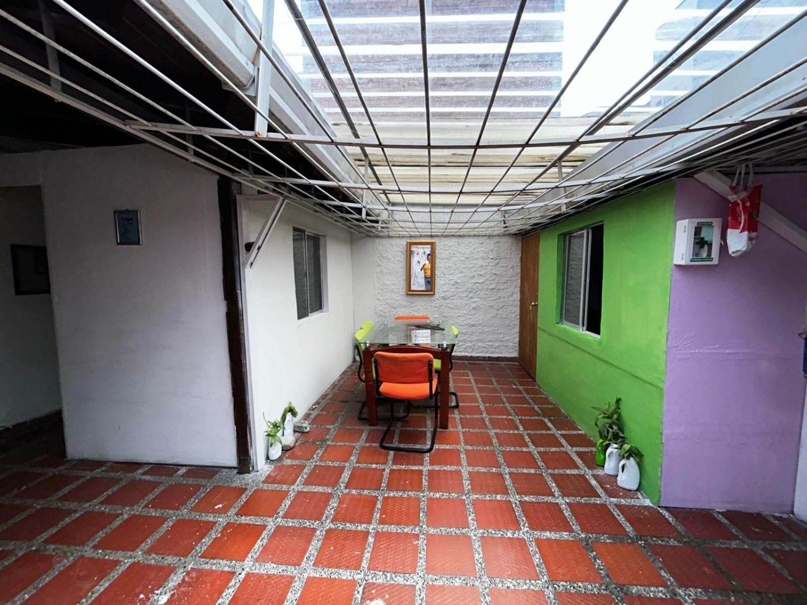 Hostel Urban City 메딜린 외부 사진