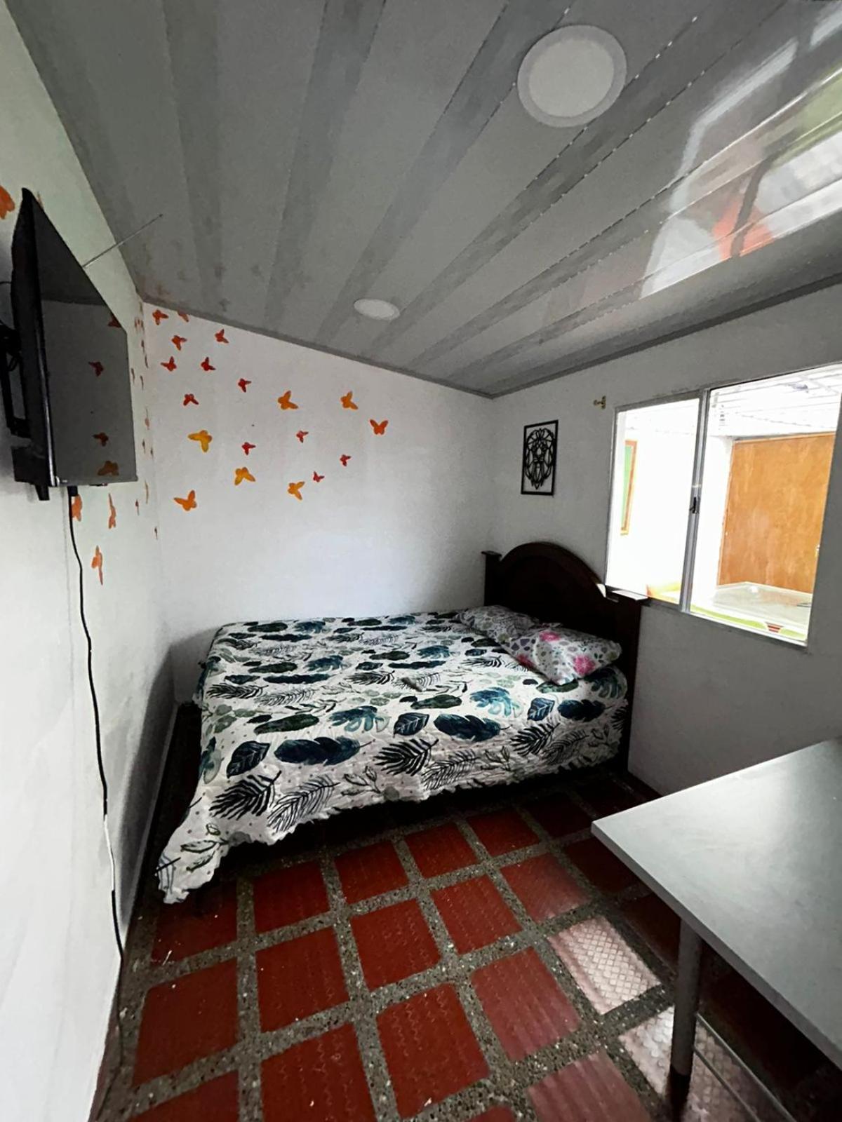 Hostel Urban City 메딜린 외부 사진