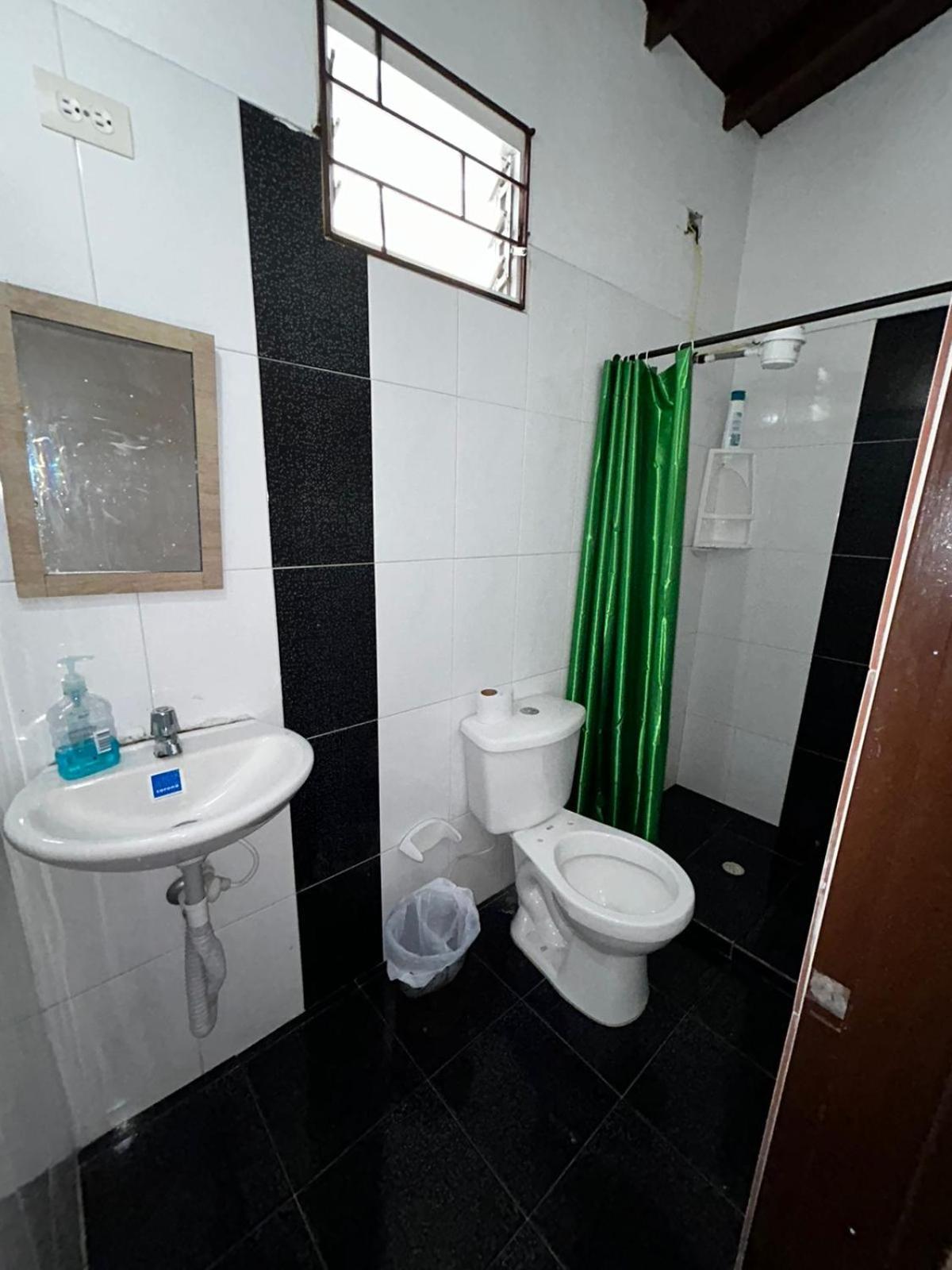 Hostel Urban City 메딜린 외부 사진