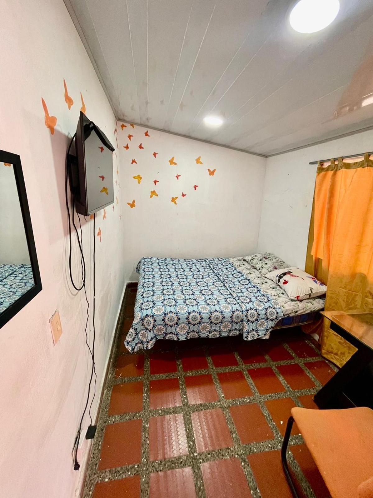 Hostel Urban City 메딜린 외부 사진
