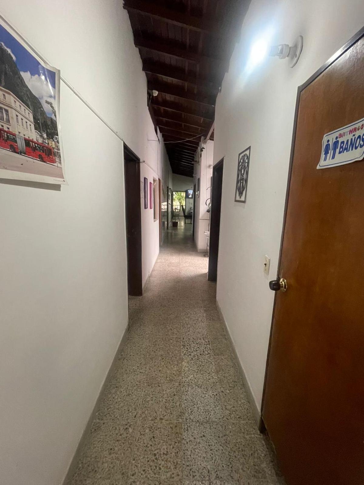 Hostel Urban City 메딜린 외부 사진