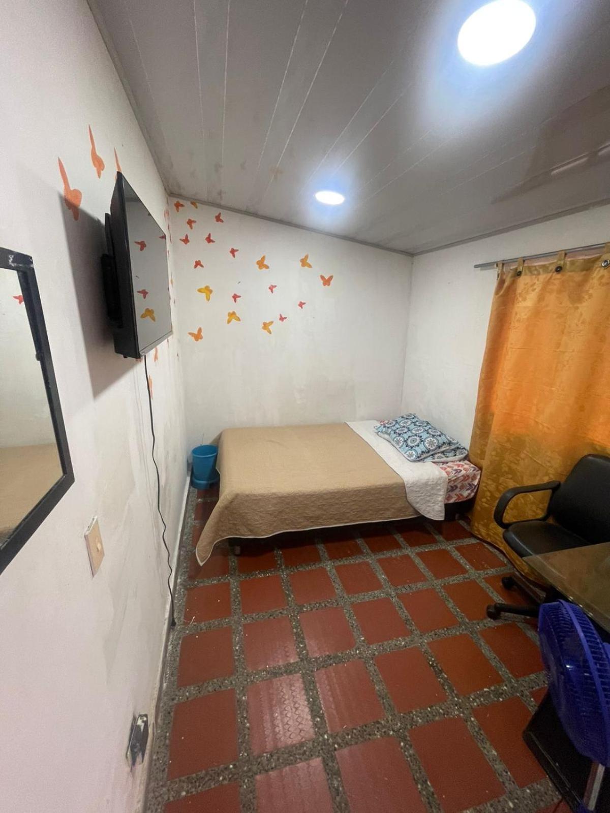 Hostel Urban City 메딜린 외부 사진