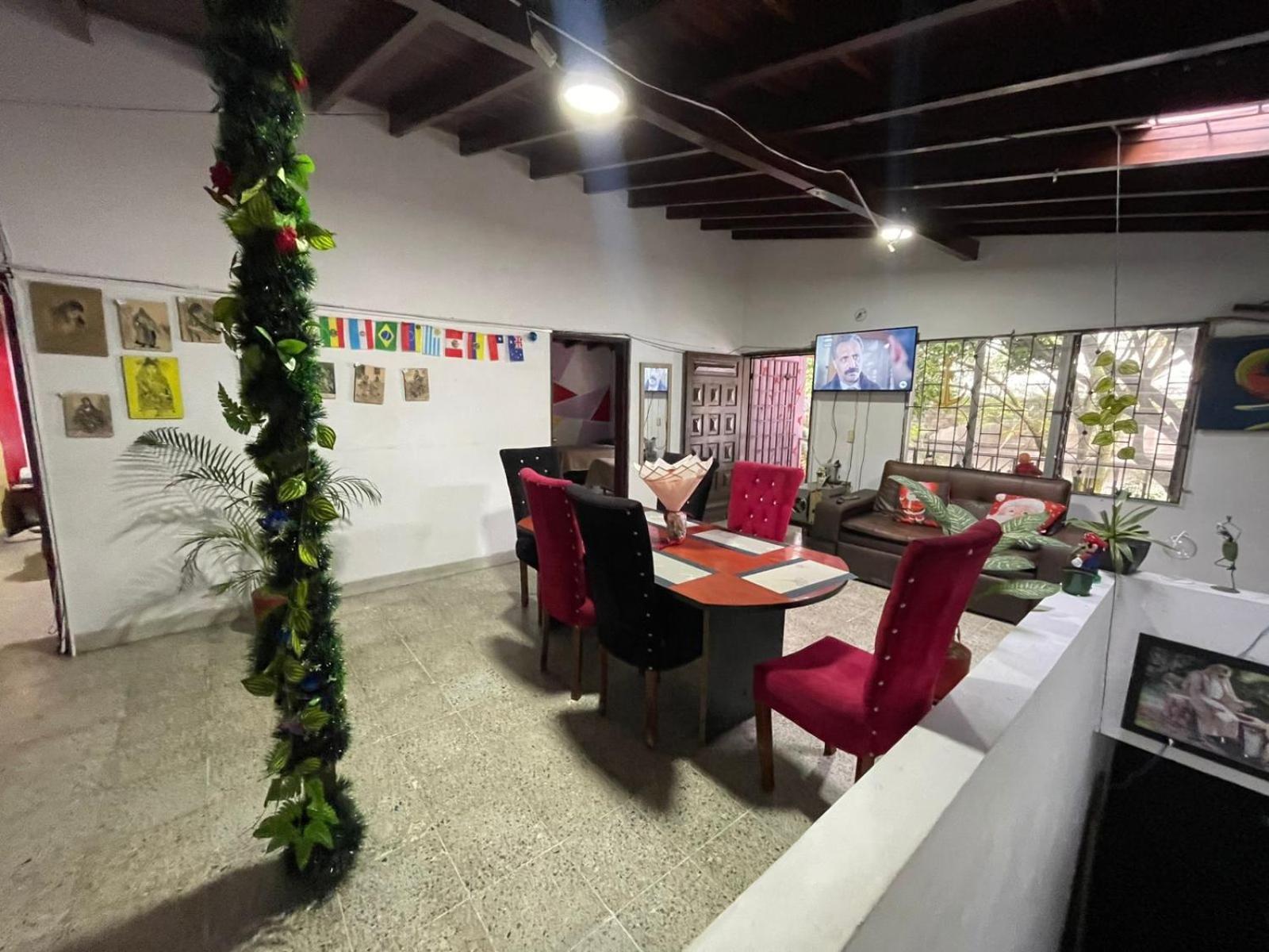 Hostel Urban City 메딜린 외부 사진