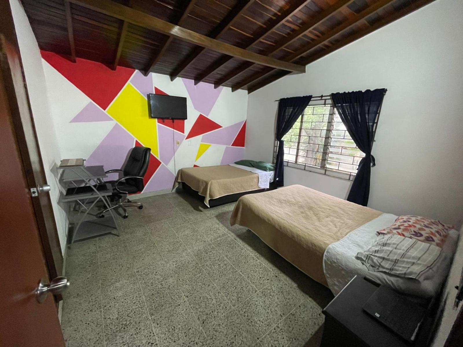 Hostel Urban City 메딜린 외부 사진